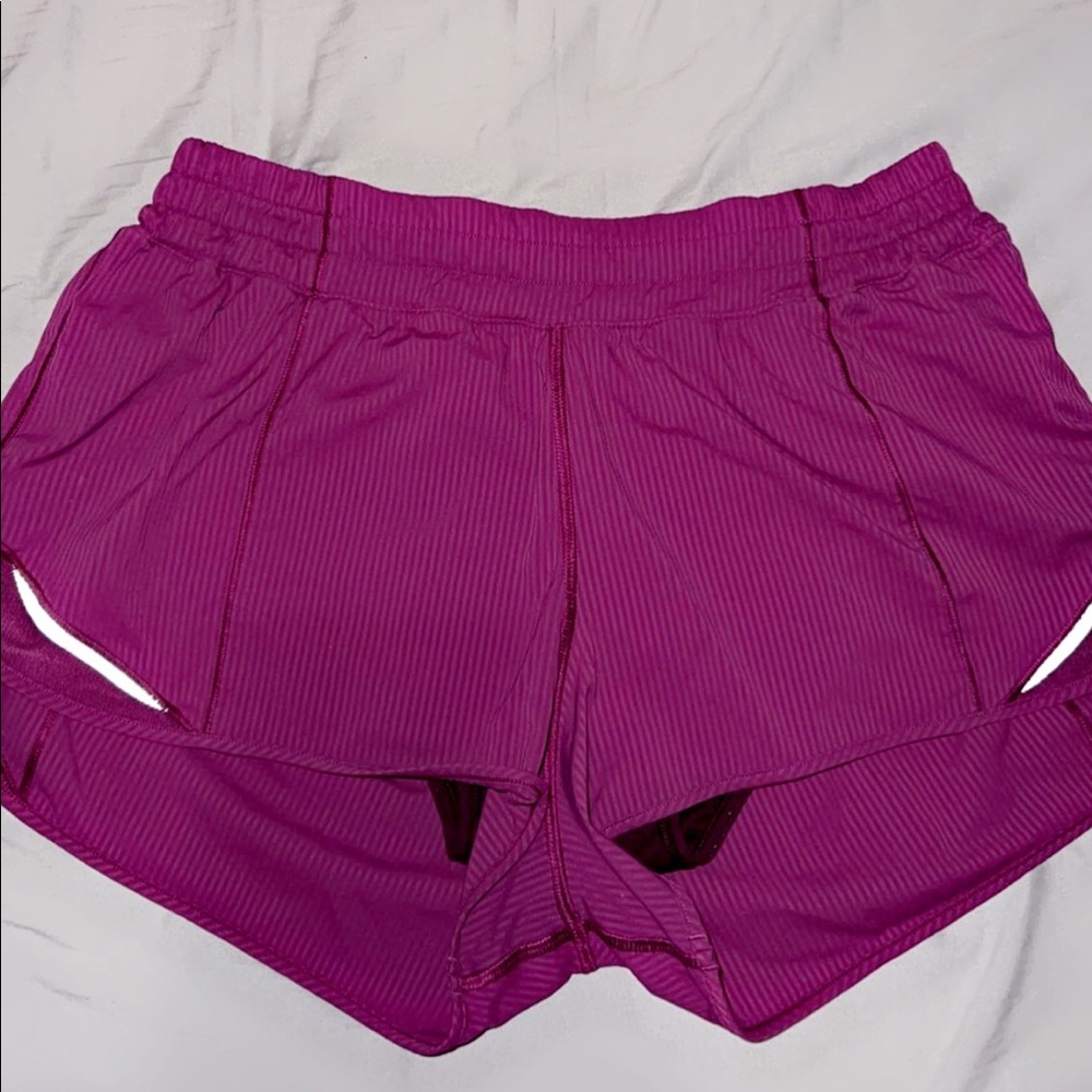 Lululemon Hotty Hots 2.5’ size 6